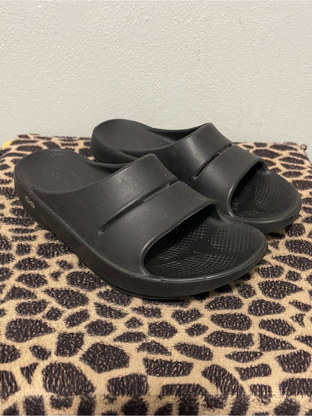 Oofos Slip On Recovery Slide Sandals Black Rubber Casual Womens 11